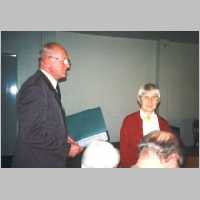 591-1005 Auch Frau Ulla Weiss wird vom Vorsitzenden der Kreisgemeinschaft fuer ihre Verdienste geehrt.jpg